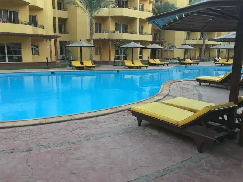 POOL VIEW APART AT BRITISH RESORT 221