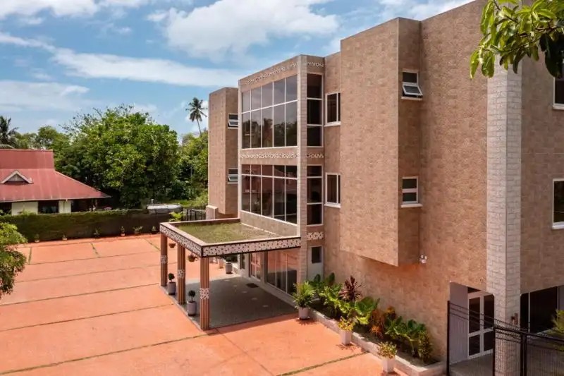 ROYALE SUITES LUXURY APARTMENTS 