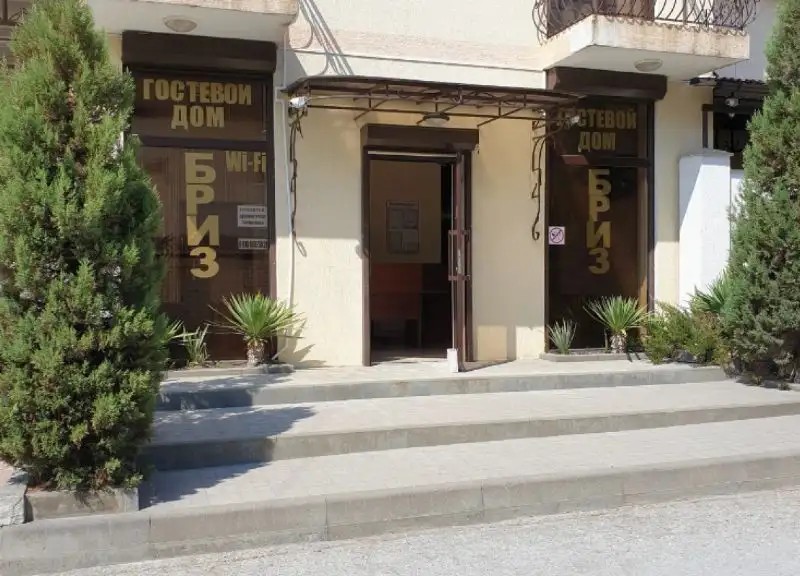 BRIZ HOTEL (БРИЗ ФЭМИЛИ ХОТЕЛ)