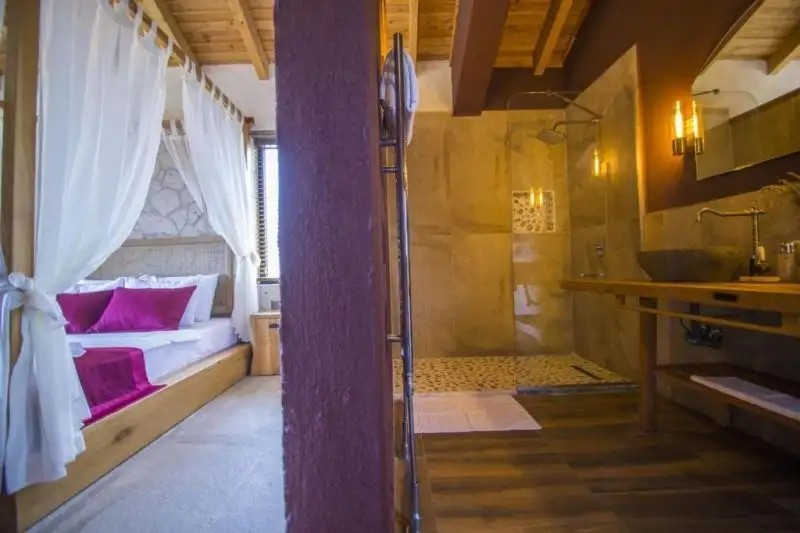 OUTSTANDING VILLA WITH PRIVATE POOL AND JACUZZI IN FETHIYE