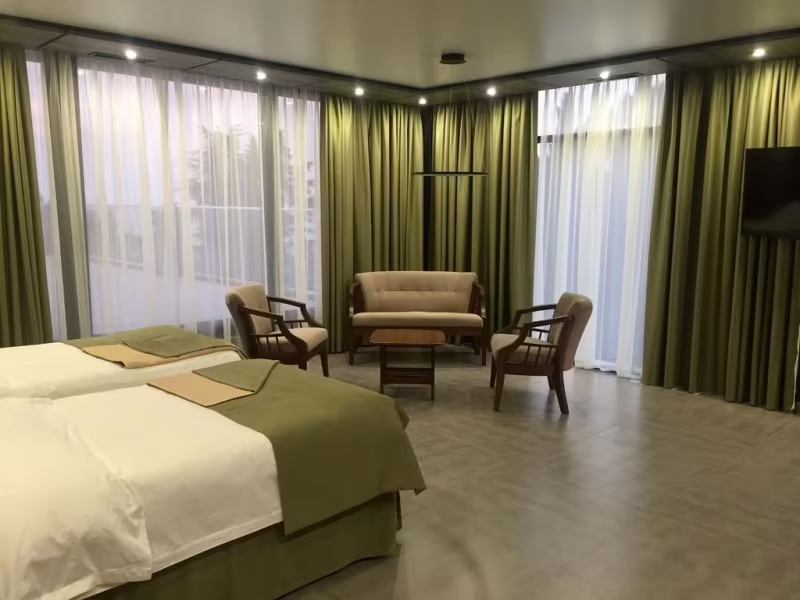 ALANA ROYAL