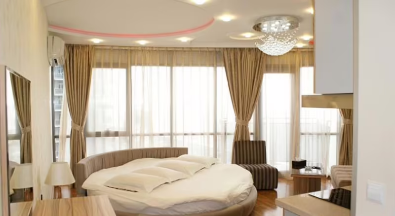 GRAND ROYAL HOTEL