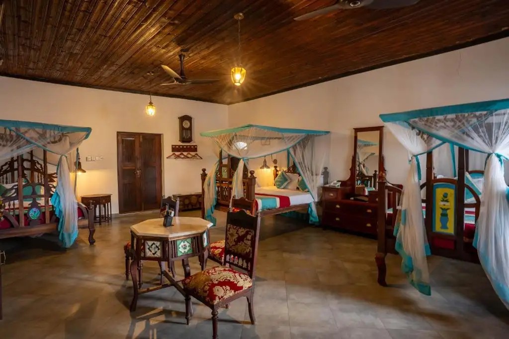 DHOW PALACE