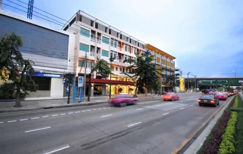 BANGKOK LOFT INN