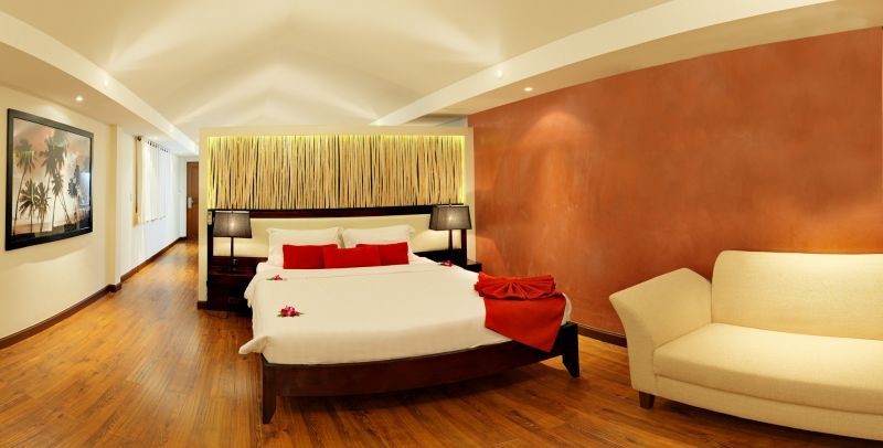 outdoor jacuzzi suite