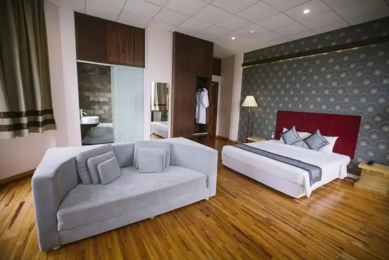 NEW WAVE HOTEL