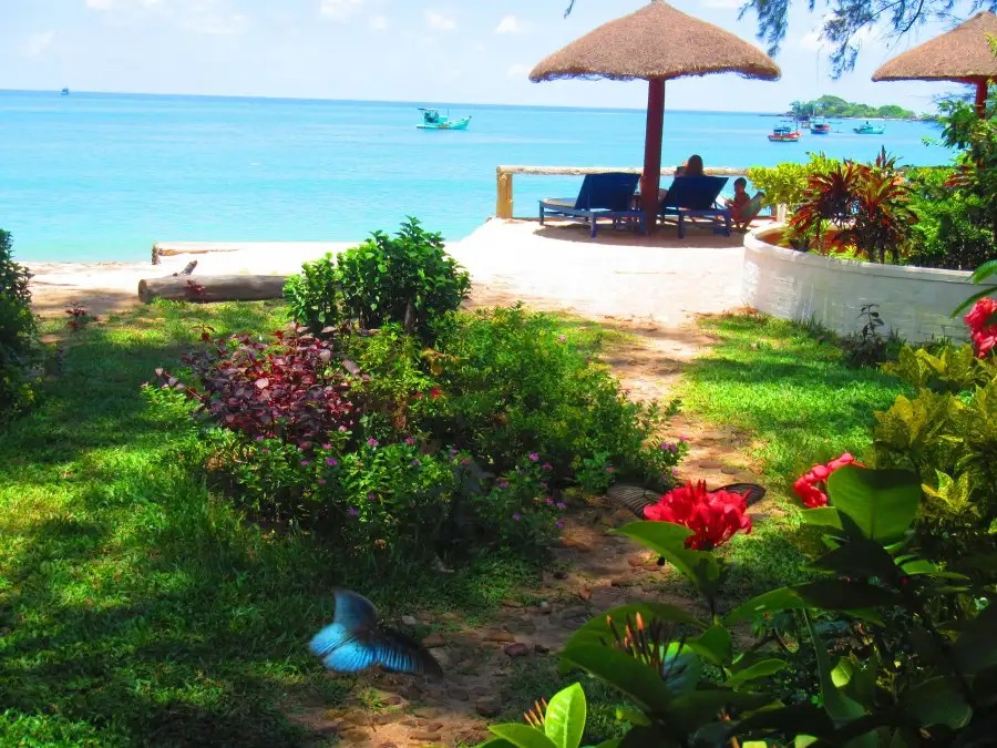 BAMBOO COTTAGES & RESTAURANT