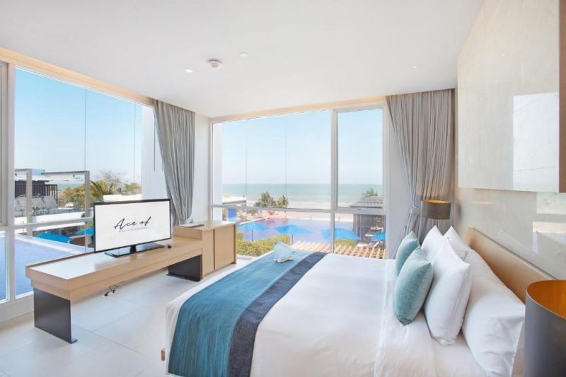 1 bedroom sea view suite private pool