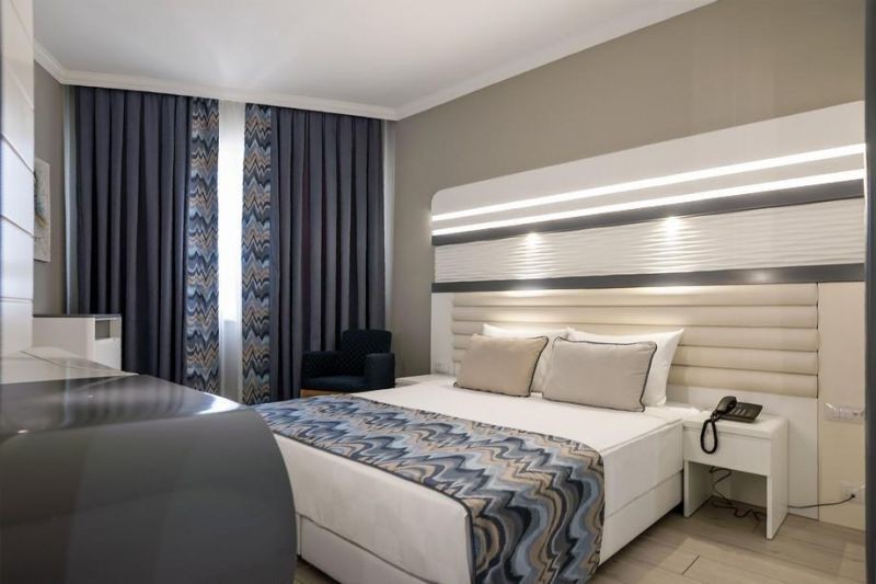 deluxe family side sea view