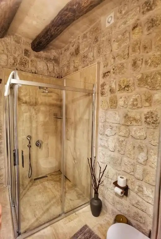 ELYSION CAVE SUITES