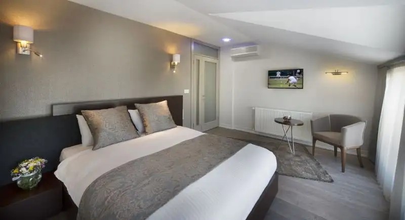 THE CLOCK SUITES