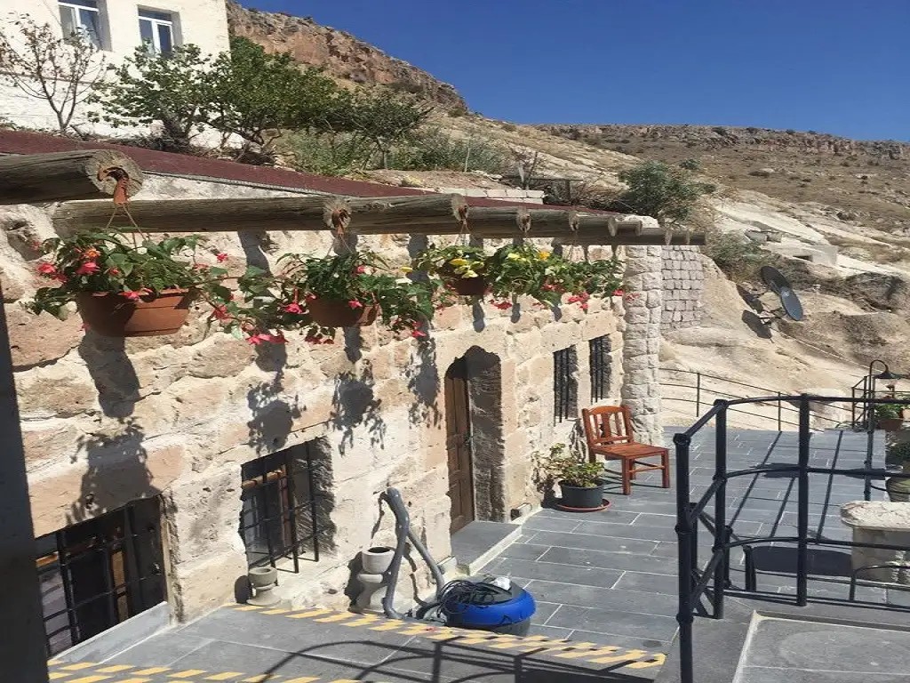 LAVENDER CAVE HOTEL