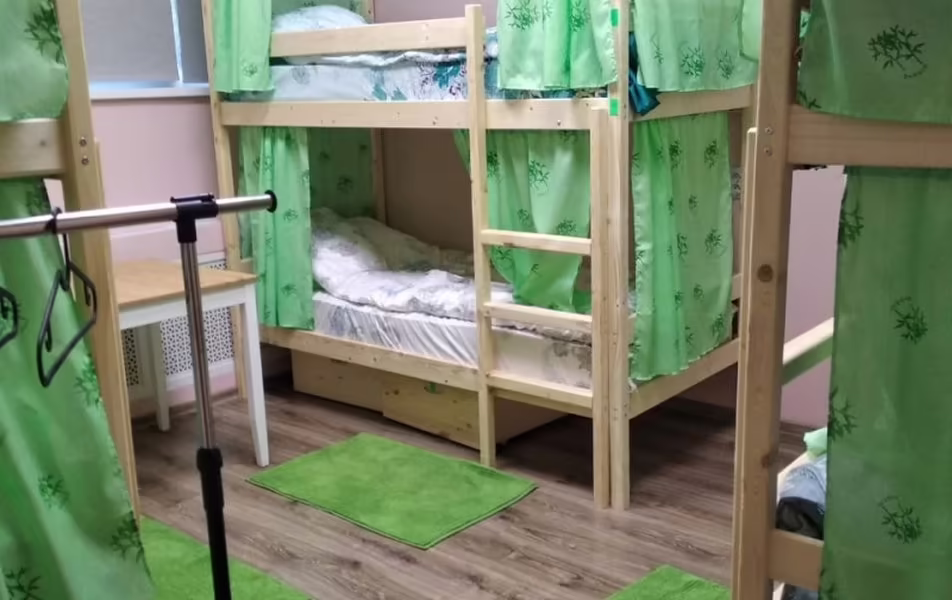 В БИБЛИОТЕКЕ ХОСТЕЛ