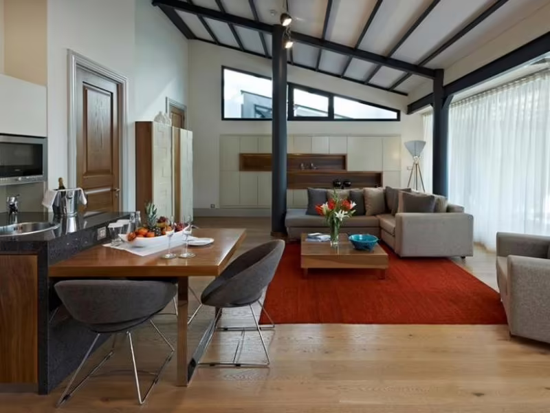 TOMTOM SUITES