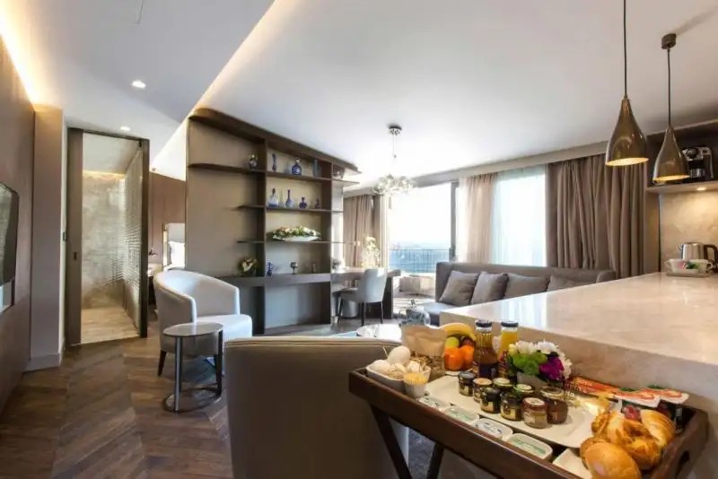 NOBLE22 SUITES