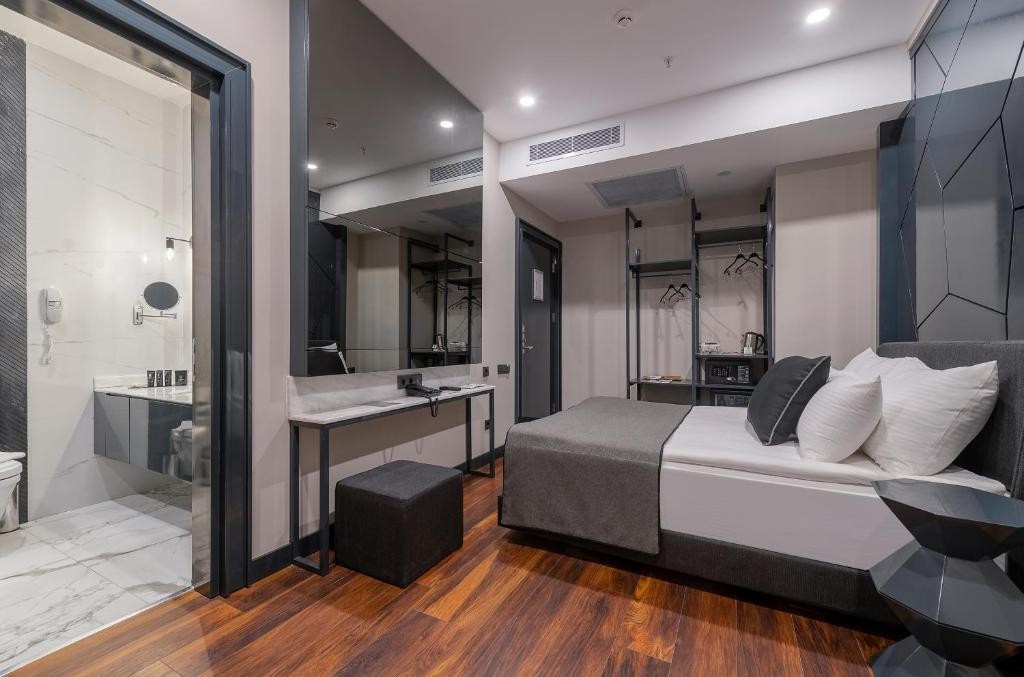 LUCKY MONKEY HOTEL BOUTIQUE