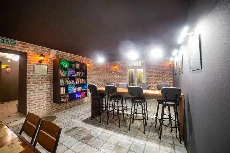AVIA HOUSE