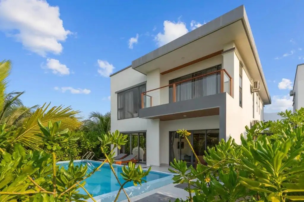 LANGCO BAY RETREAT HUE
