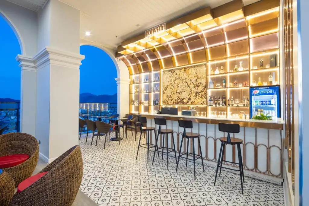 AVARI HOTEL