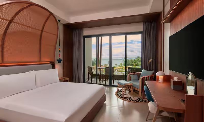 room pool view