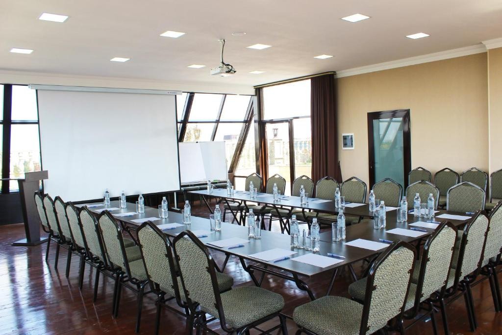 DISCOVERY HOTEL