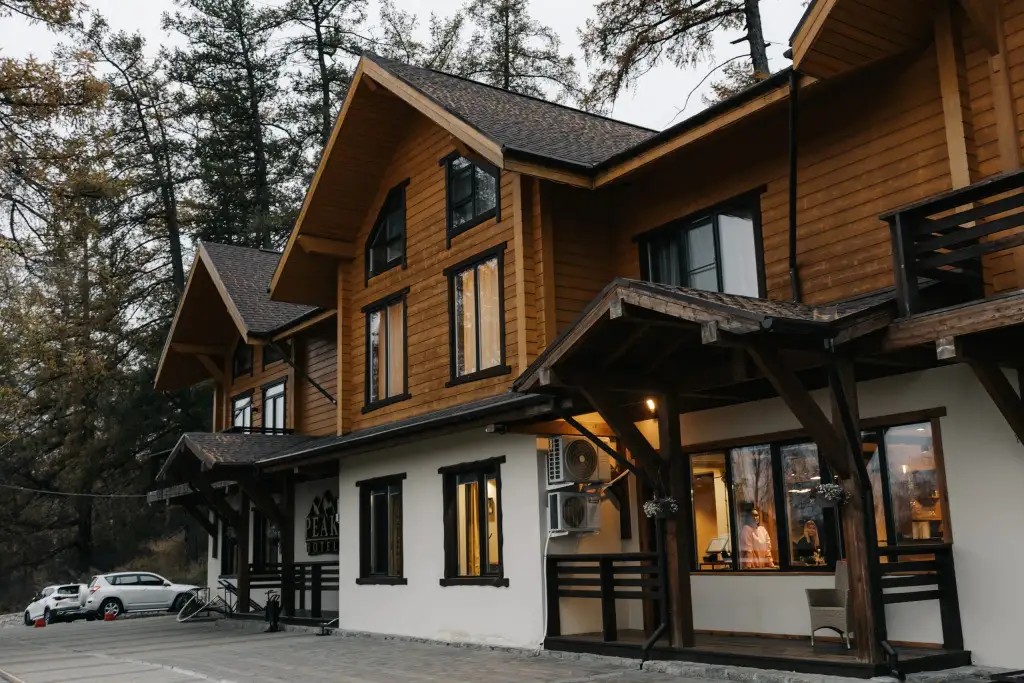 PEAK HOTEL (ГЛК СОЛНЕЧНАЯ ДОЛИНА)