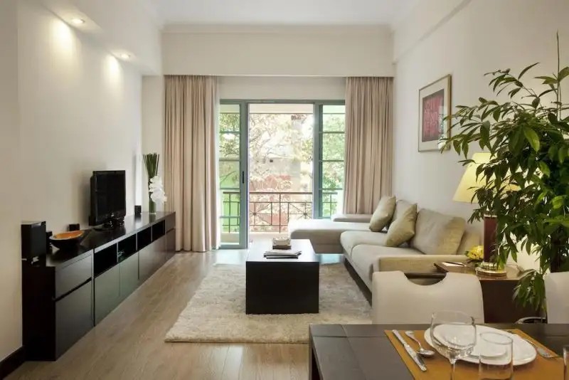 DIAMOND WESTLAKE SUITES