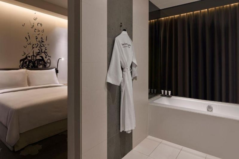 deluxe king room city view