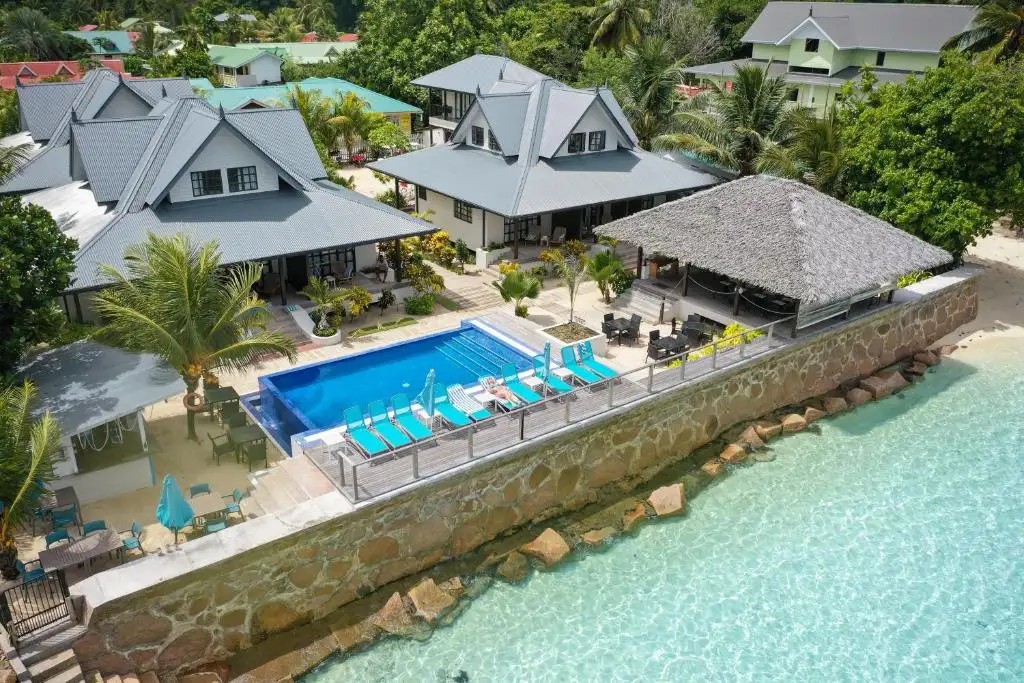 LE NAUTIQUE LUXURY WATERFRONT HOTEL