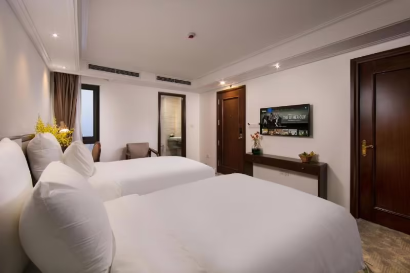 THE ORIENTAL JADE HOTEL