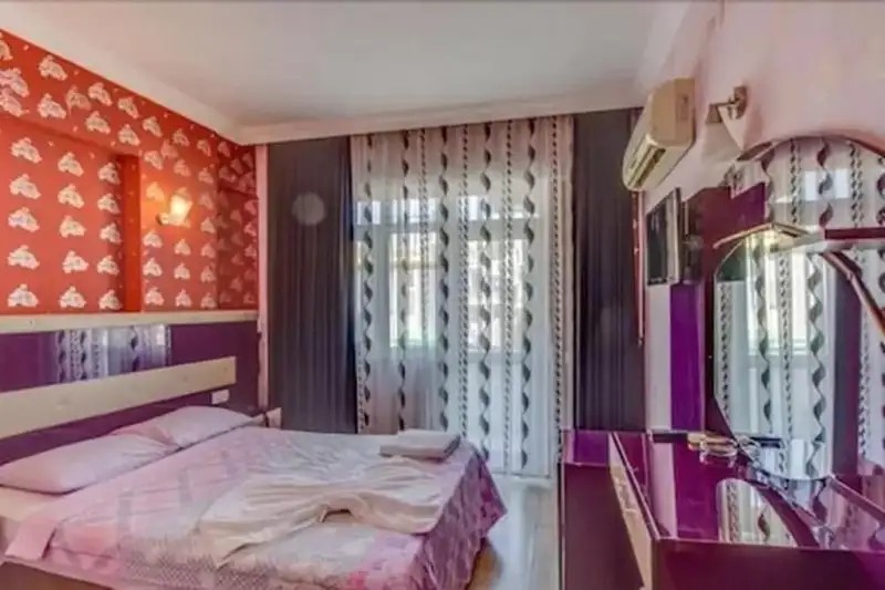MELLES HOTEL & APART