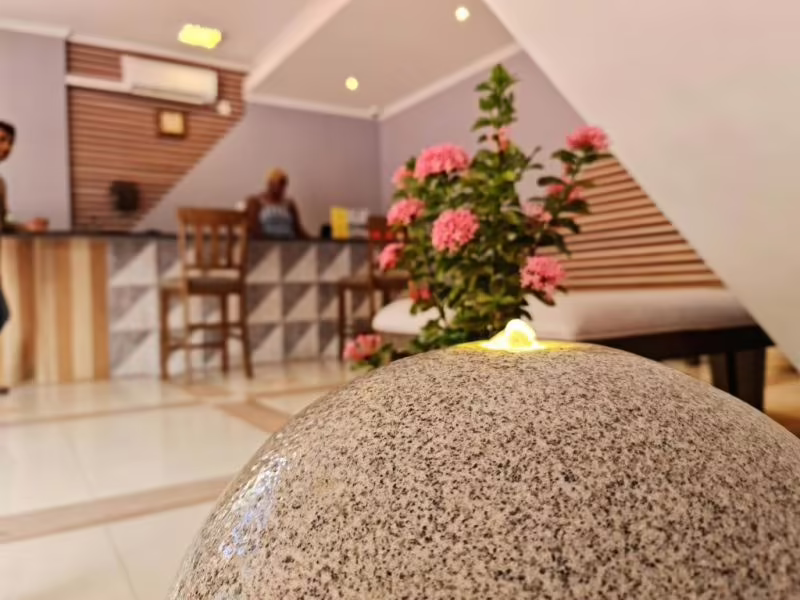 ROYALE SUITES LUXURY APARTMENTS 