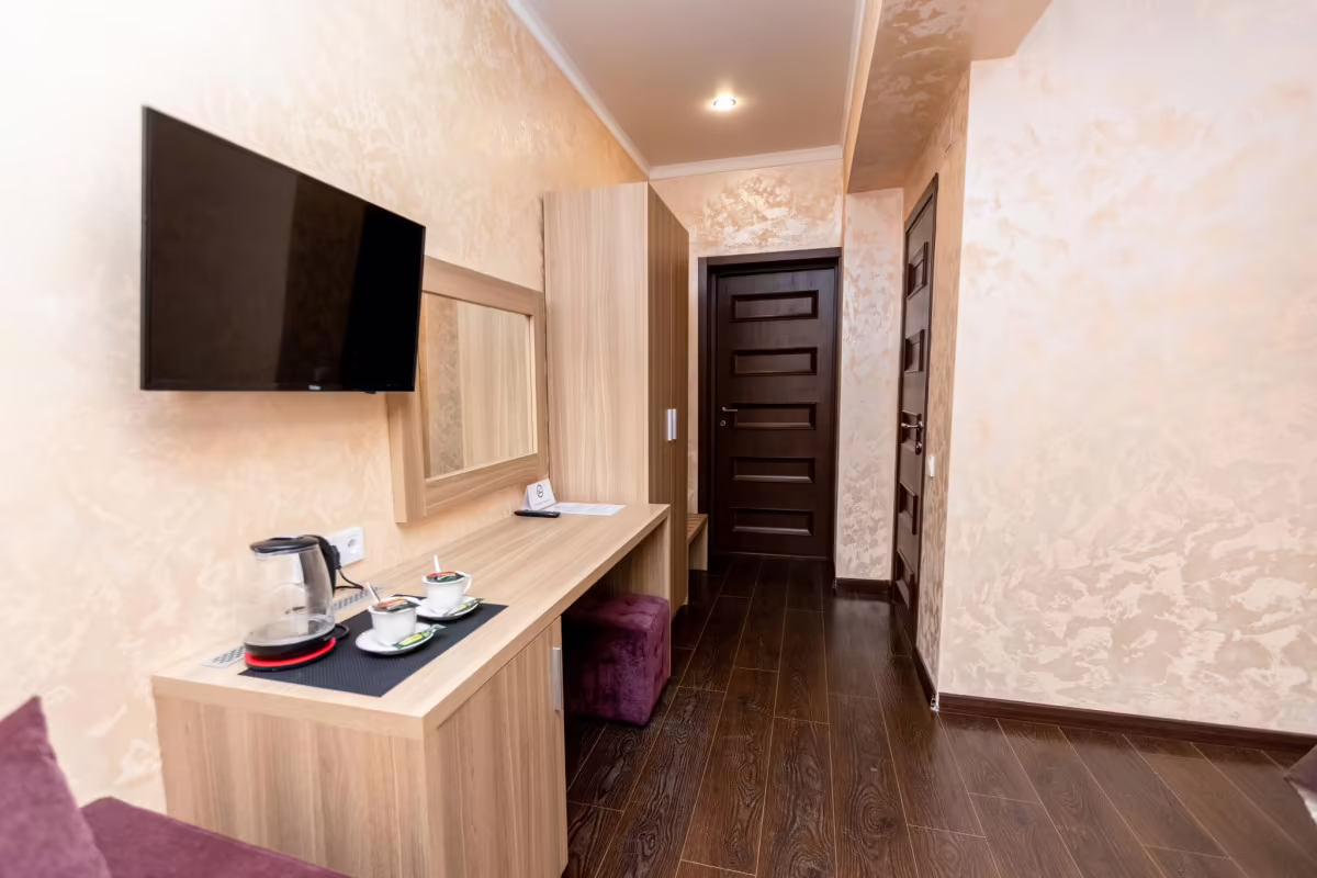 КРОКУС (CROCUS HOTEL)