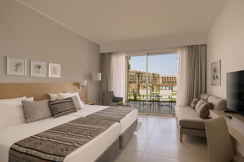 deluxe family pool or side sea view