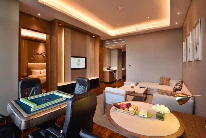HOLIDAY INN HAIKOU WEST COAST