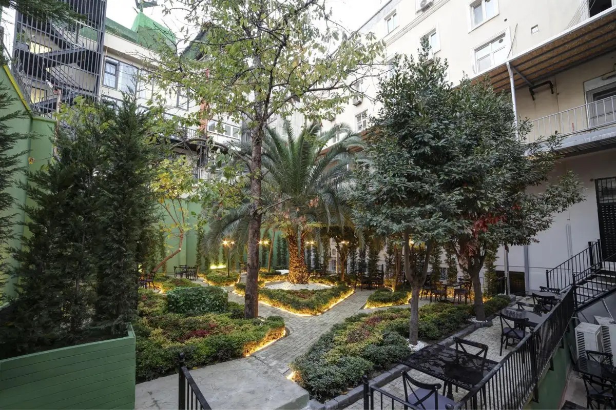 WALTON GARDENS PERA