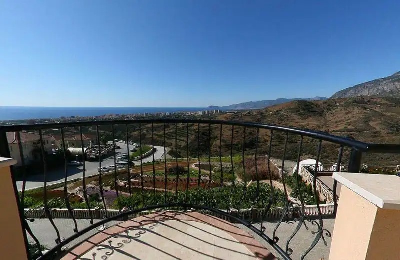 GOLDEN LUXURY APARTMENTS & VILLAS
