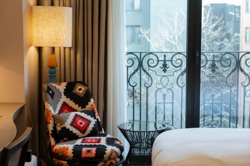 deluxe guest room