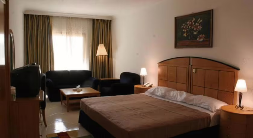DOLPHIN HOTEL APARTMENTS