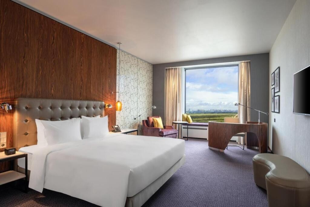 HILTON ST.PETERSBURG EXPOFORUM (ХИЛТОН САНКТ-ПЕТЕРБУРГ ЭКСПОФОРУМ)