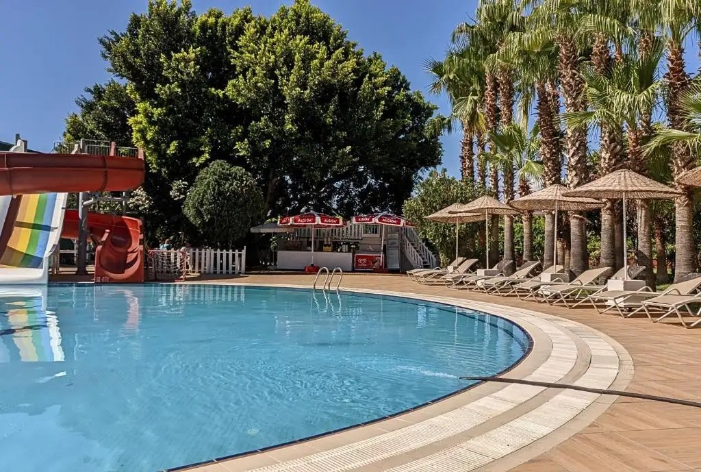 UK HOTEL KIRIS (EX. KIRIS ROSE, SAILORS PARK)