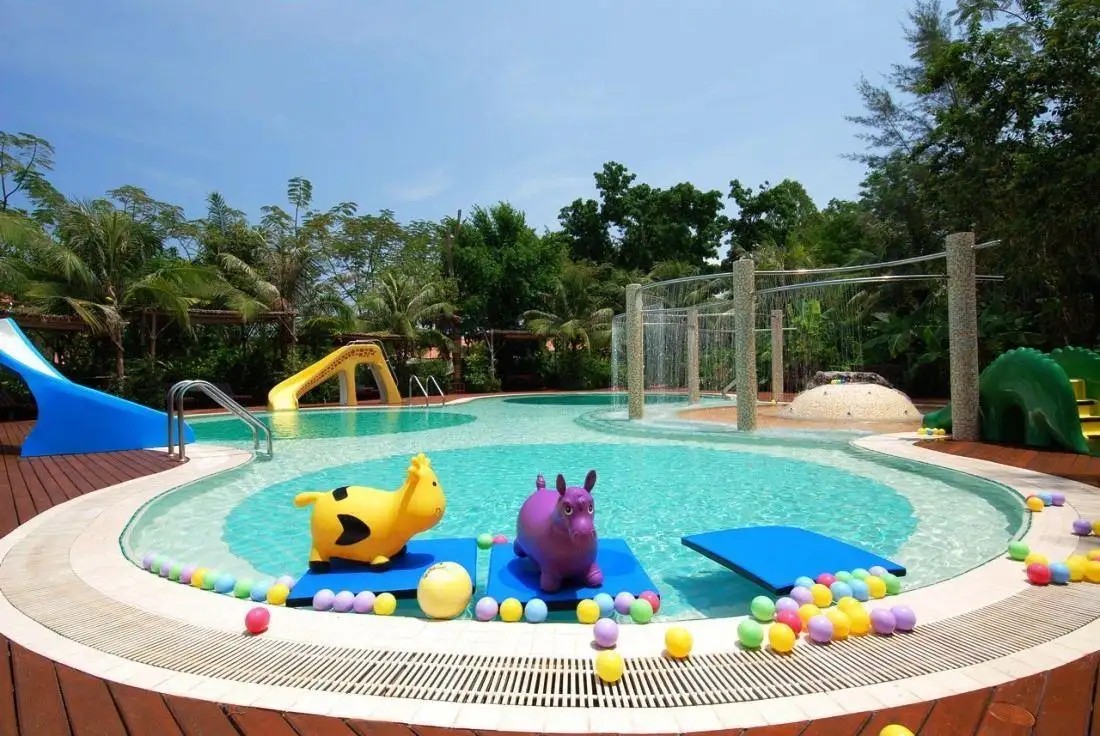 BIRDS AND BEES RESORT