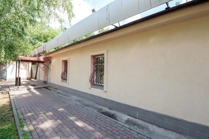 АРТИСТ НА БАСМАННОЙ