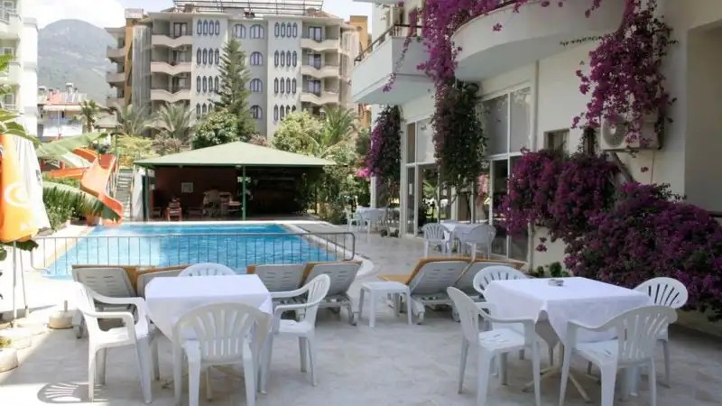 THE S APARTS & SUITES HOTEL