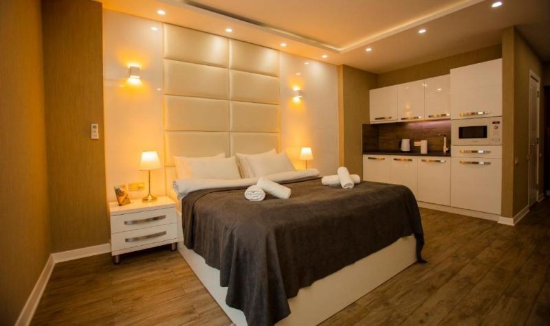 HOLIDAY LUX APARTHOTEL