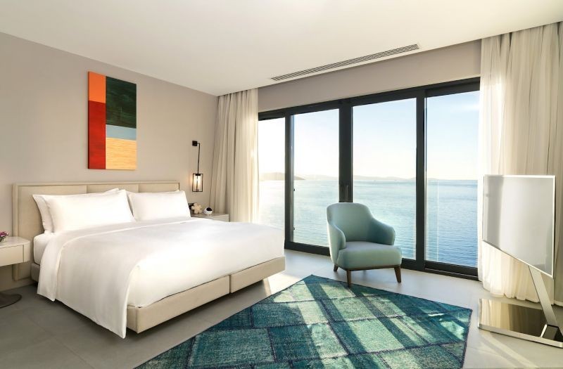 deluxe sea view with sofa