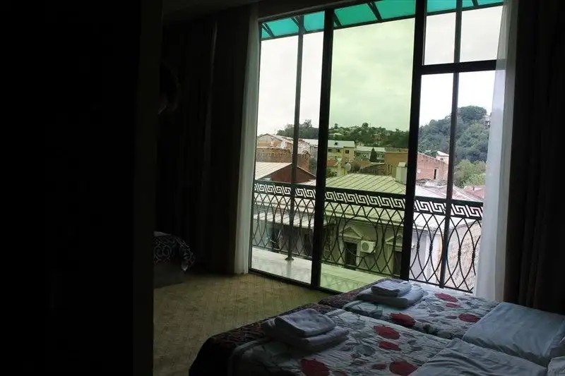 DISCOVERY HOTEL