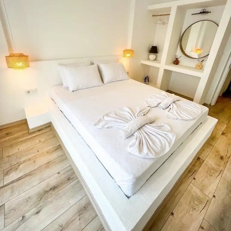ALOHA SUITES