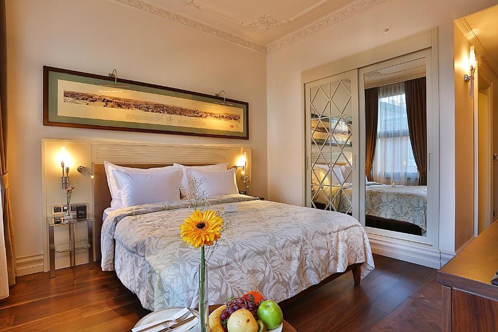 TAXIM LOUNGE HOTEL