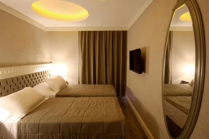 PINEHILL HOTEL & SUITES